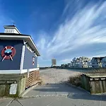 Big Deck Energy-1 Block To Beach & Boardwalk