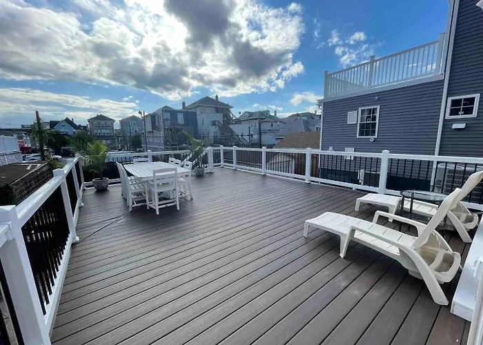 Big Deck Energy-1 Block To Beach & Boardwalk