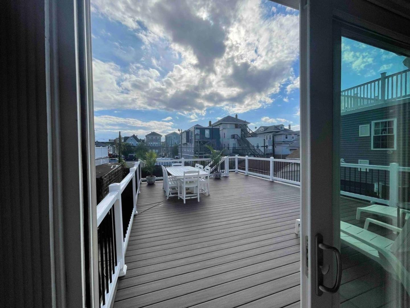 Holiday home Big Deck Energy-1 Block To & Boardwalk *