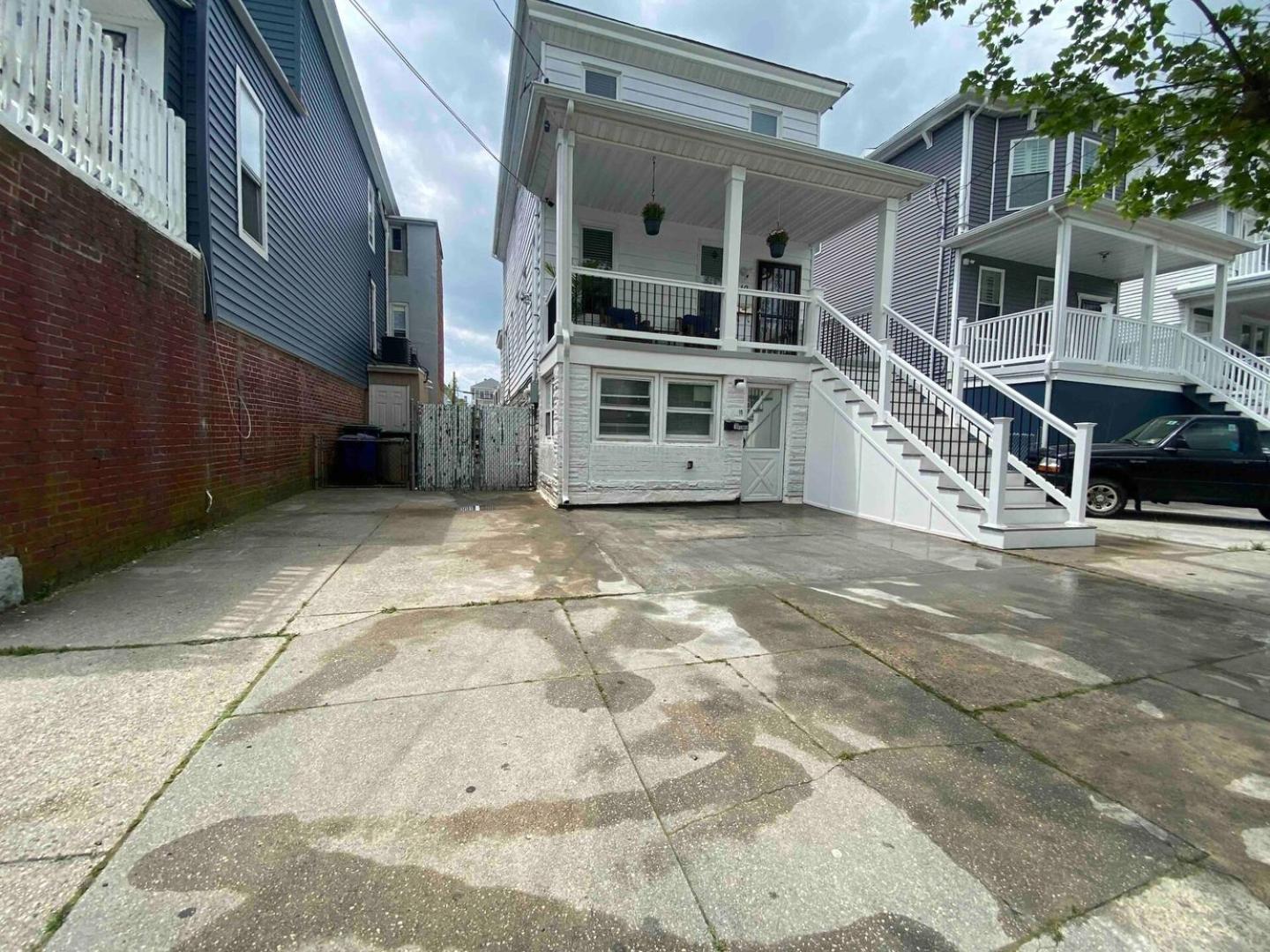 Holiday home Big Deck Energy-1 Block To & Boardwalk