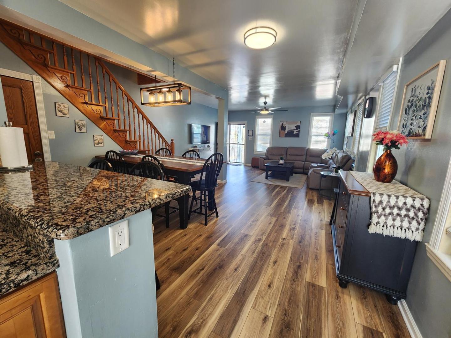 Big Deck Energy-1 Block To & Boardwalk Holiday home *
